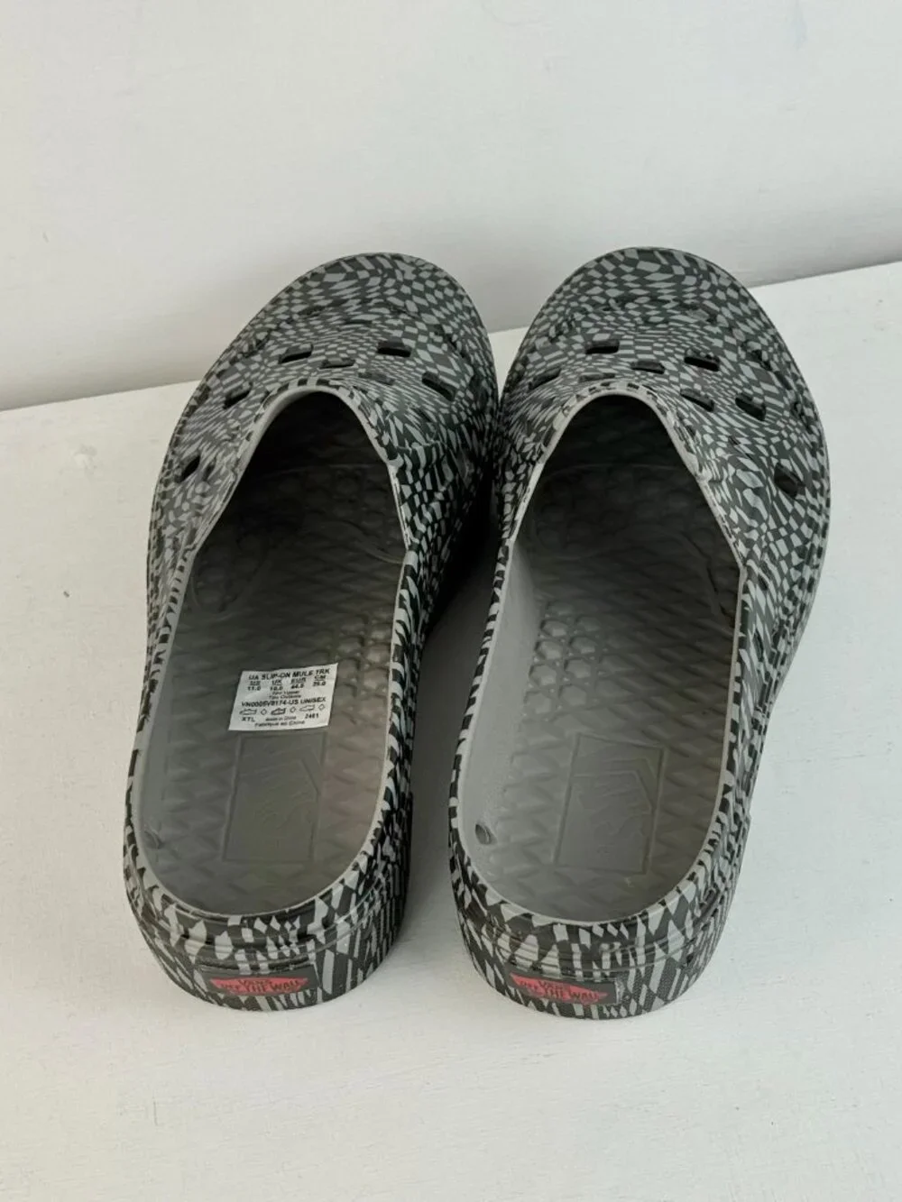 Men's 11 Women's 12.5 - Vans Slip-On Mule TRK Surf Essentials - Black
